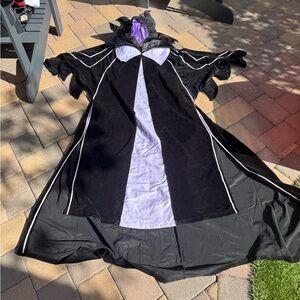 Disney maleficent Costume. Adult size small
